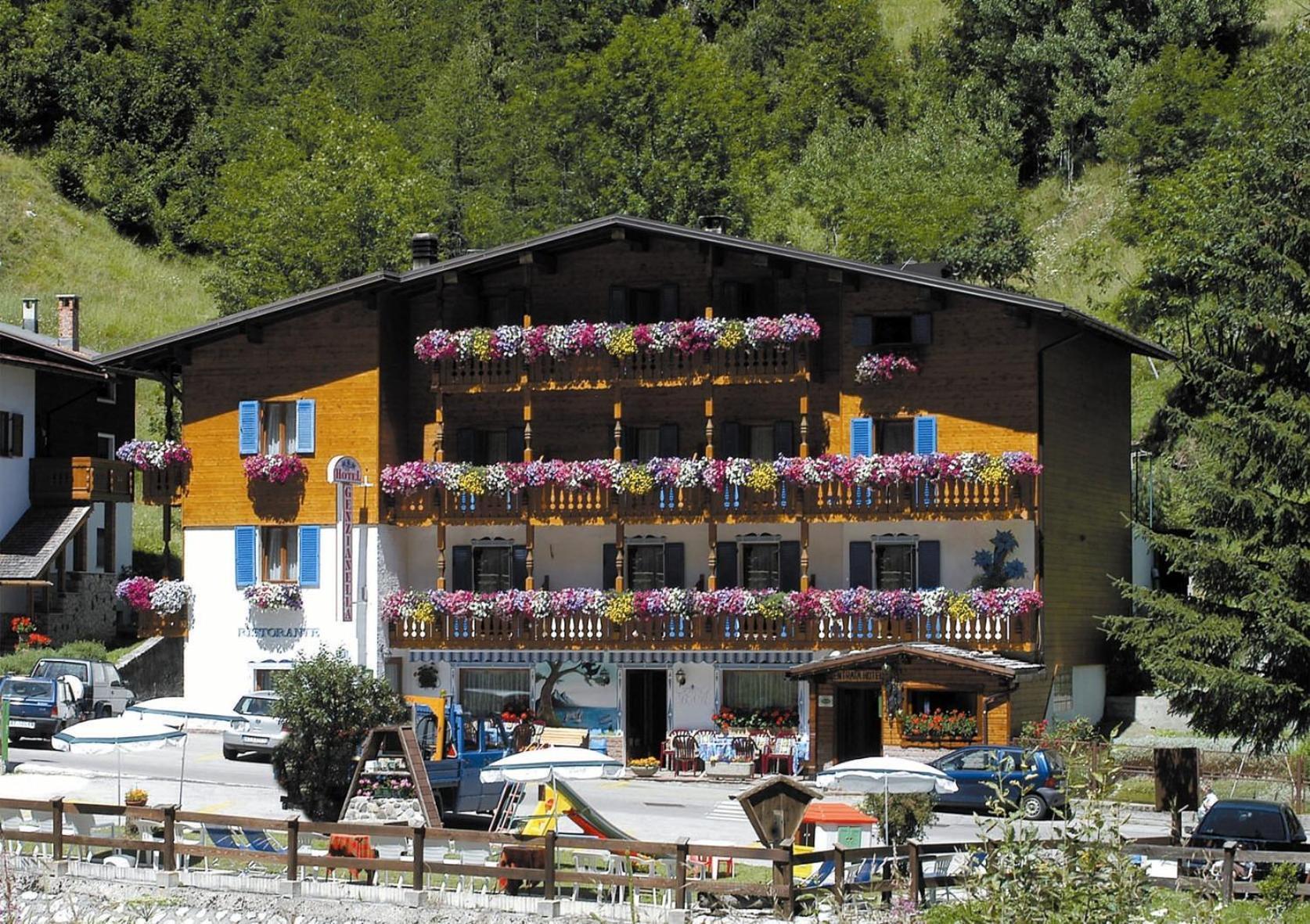 Albergo Genzianella Rocca Pietore Exterior foto